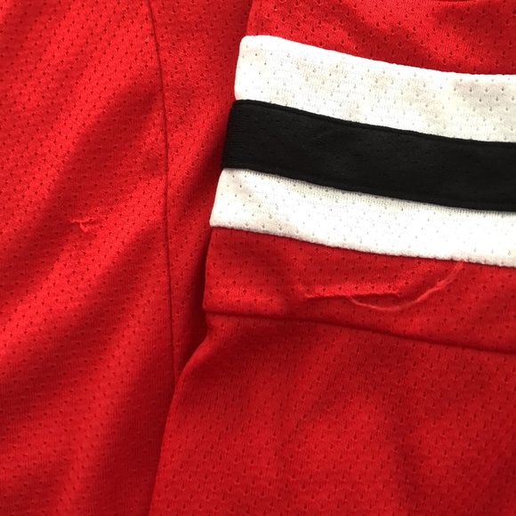 Youth L/XL Reebok Chicago Blackhawks Jersey - Picture 4 of 4